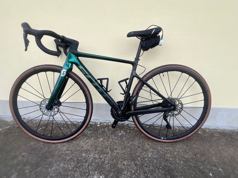 Käytetty Scott Addict 20 2023 2023 Road & Gravel — kuva 1 / 7