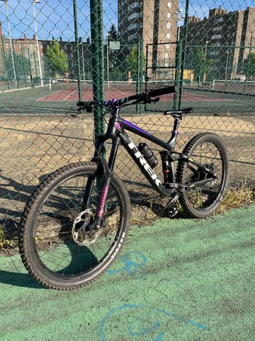 Tweedehands Trek Remedy 8 2017 2017 MTB