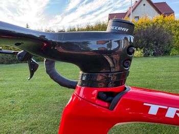 Used Trek Madone Race Shop Limited H1 2016 2016 Road & Gravel, Red — image 21 of 31