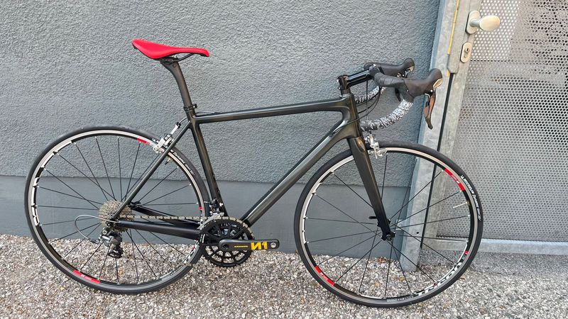 Tweedehands Cust-Tec Carbon R4 Custom Shimano Ultegra 2015 Road & Gravel — afbeelding 1 van 7