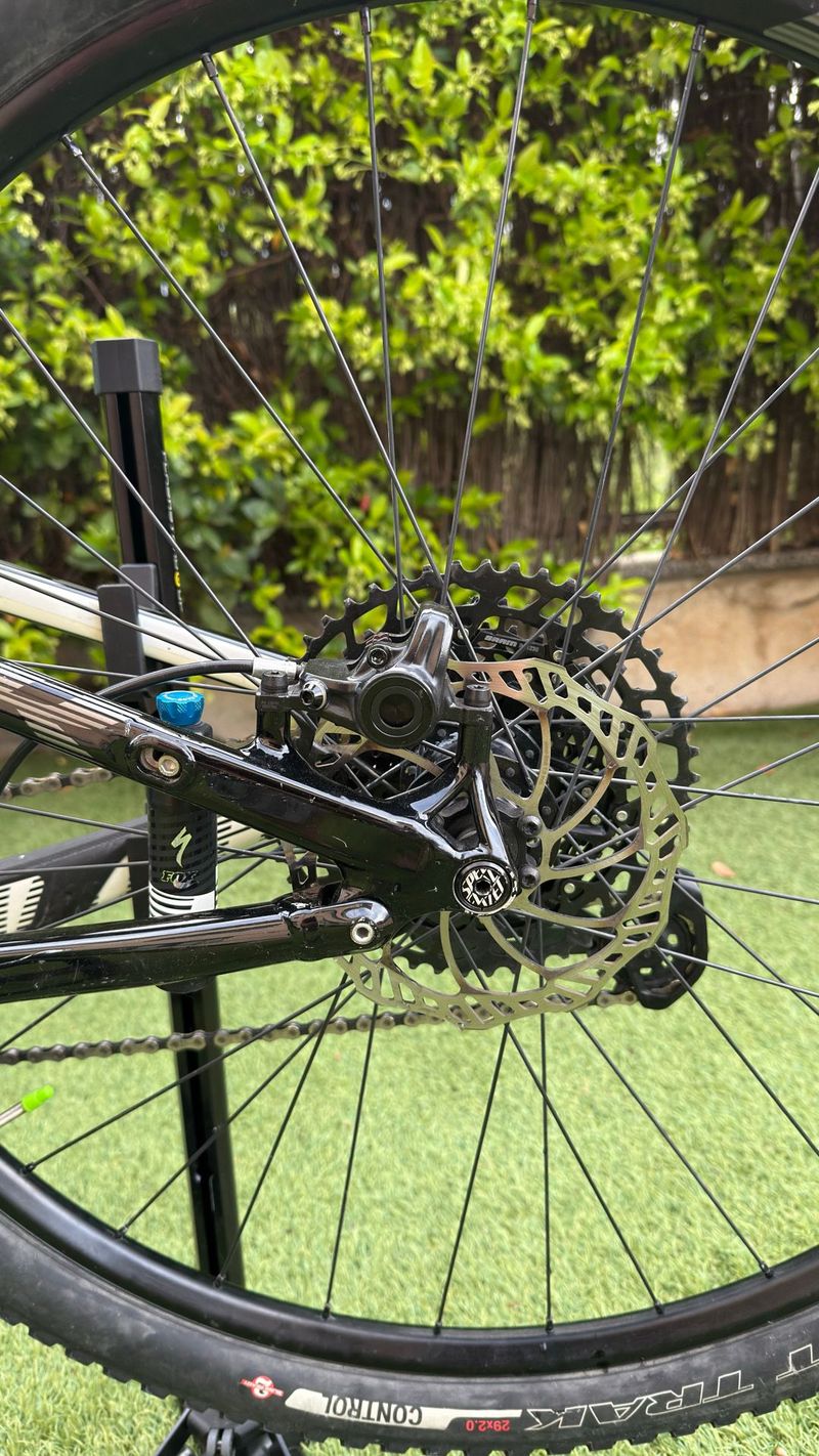 Used Specialized Epic SRAM GX Eagle 2015 Mountainbike, Black, 29 — image 13 of 14