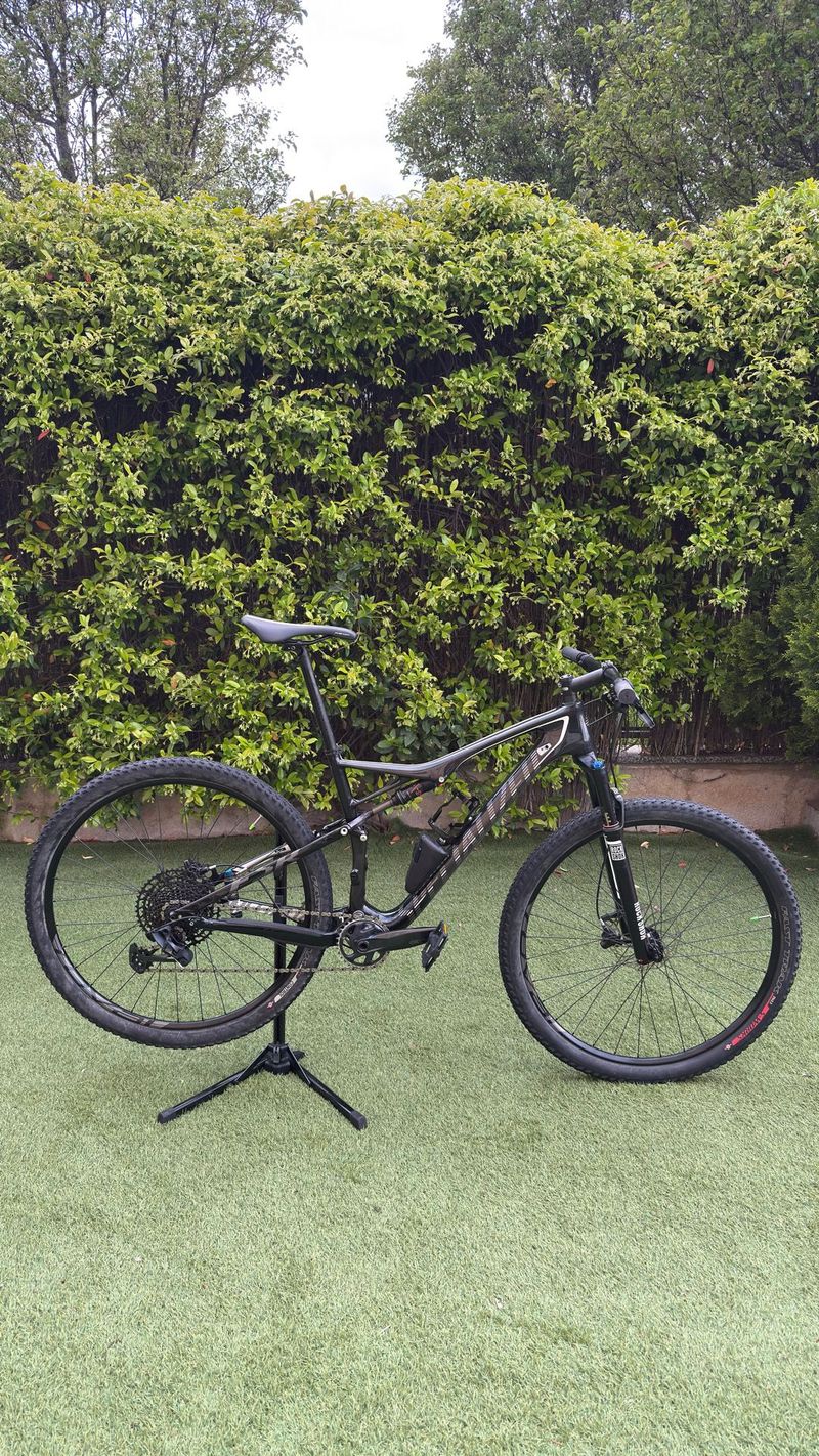 Used Specialized Epic SRAM GX Eagle 2015 Mountainbike, Black, 29 — image 1 of 14