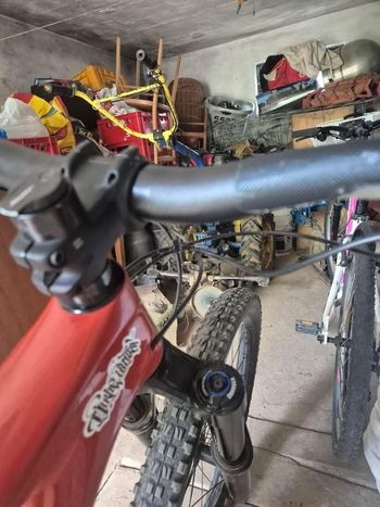 Used Specialized Enduro Comp 2022 2022 Mountainbike, Orange, 29 — image 8 of 11