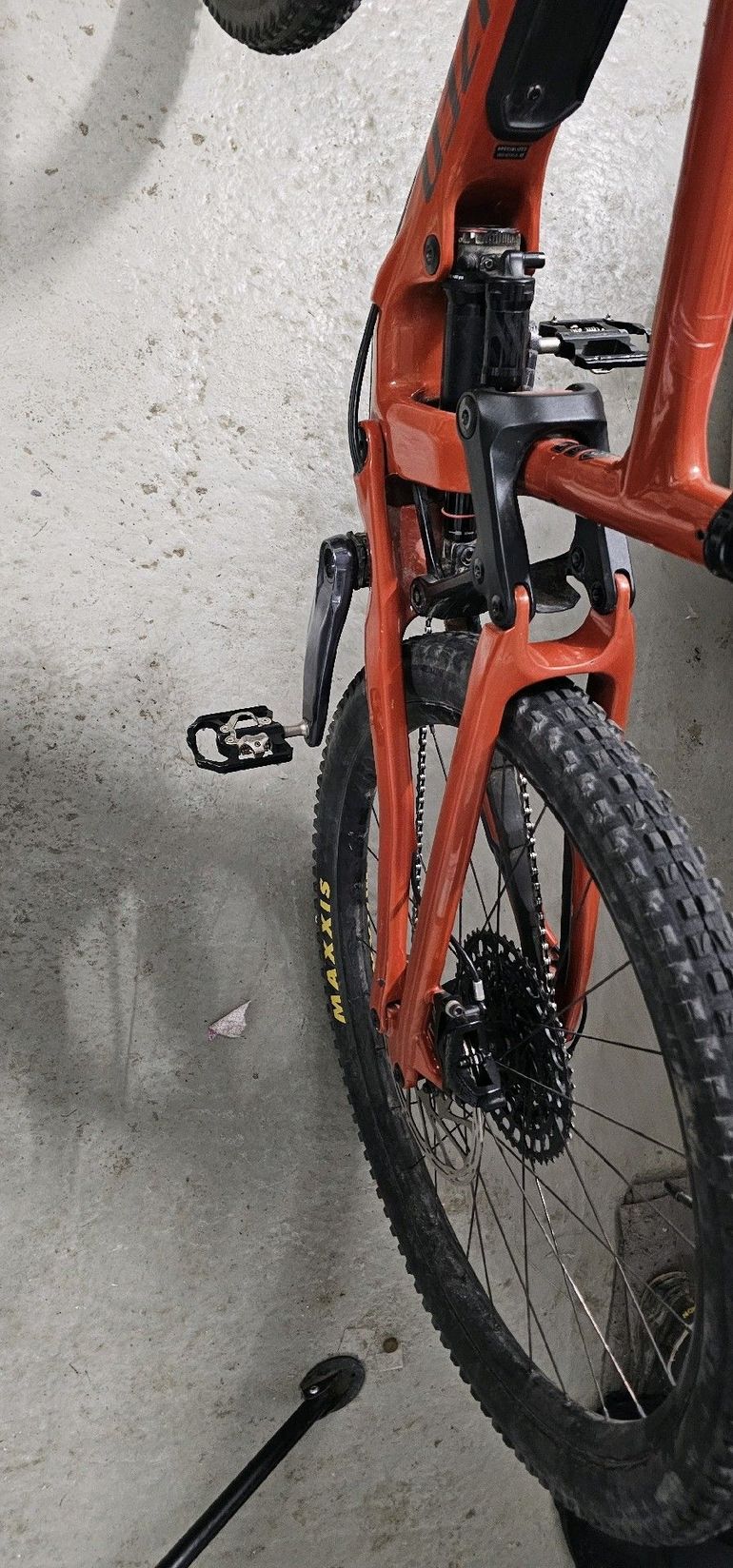 Used Specialized Enduro Comp 2022 2022 Mountainbike, Orange, 29 — image 4 of 11
