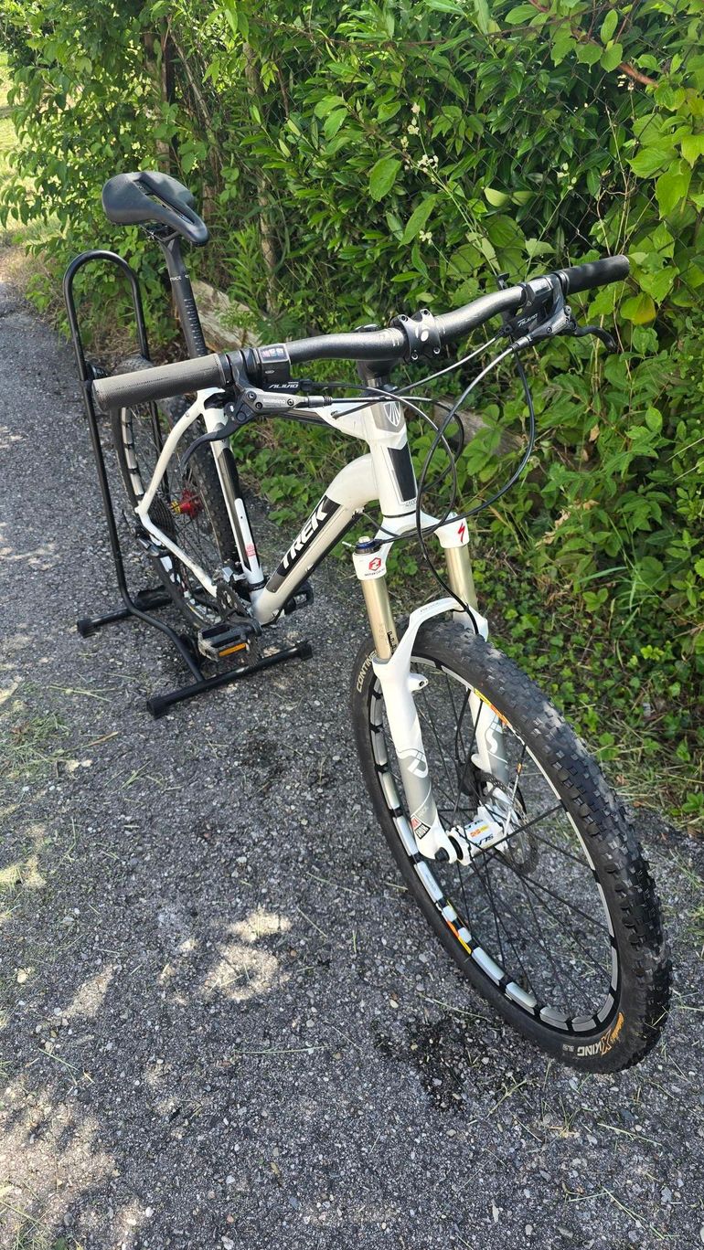 Used Trek 4500 2010 2010 Mountainbike — image 2 of 6