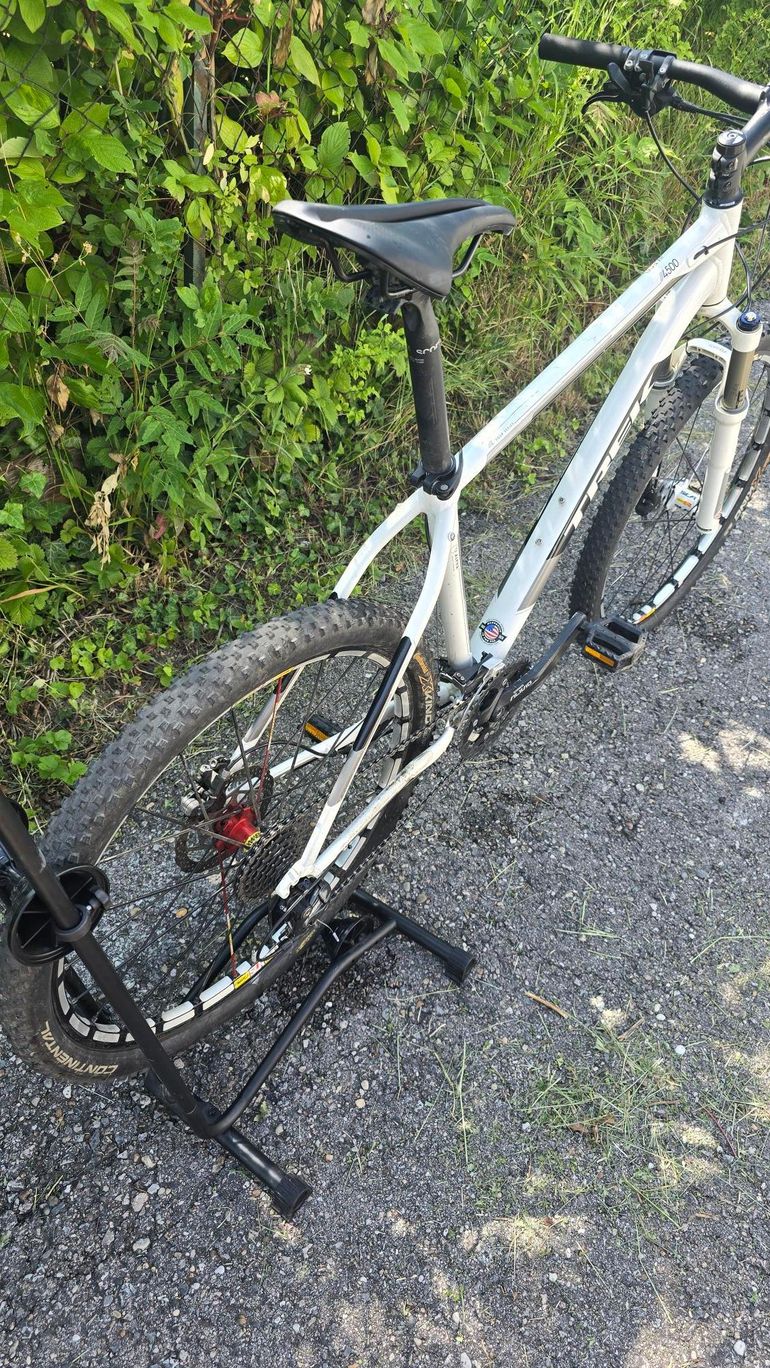 Used Trek 4500 2010 2010 Mountainbike — image 4 of 6