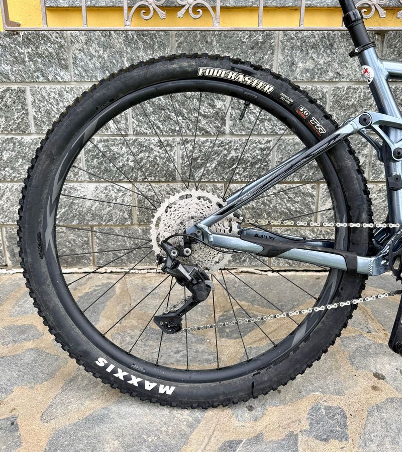 Gebrauchtes Giant Stance Shimano Deore 2023 Mountainbike, Hellgrau — Bild 2 von 5