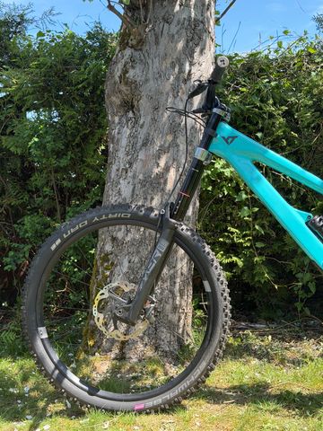 YT Industries Tues SRAM GX DH 2023 Mountainbike d'occasion — image 13 sur 18
