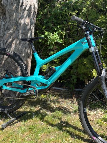 YT Industries Tues SRAM GX DH 2023 Mountainbike d'occasion — image 1 sur 18