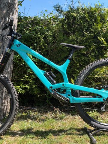 YT Industries Tues SRAM GX DH 2023 Mountainbike d'occasion — image 14 sur 18