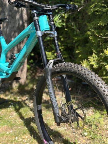 YT Industries Tues SRAM GX DH 2023 Mountainbike d'occasion — image 3 sur 18