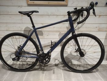 TRIBAN, RC520 Disc Road Bike - 105 2020