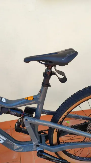 Used FOCUS Thron 6.8 2024 Mountainbike, Light Gray — image 6 of 10