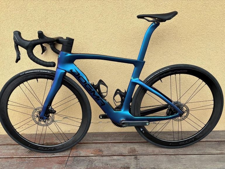 Used Pinarello DOGMA F | Luxter Blue | TOP 2025 Road & Gravel, Blue — image 1 of 13