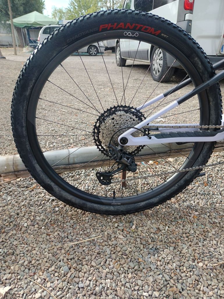 Used Orbea OIZ M-PRO 2024 2024 Mountainbike, White, 29 — image 3 of 5