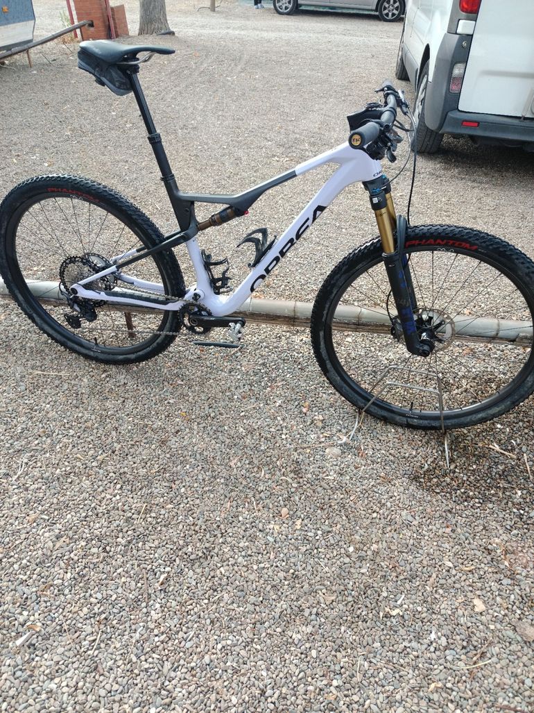 Used Orbea OIZ M-PRO 2024 2024 Mountainbike, White, 29 — image 1 of 5