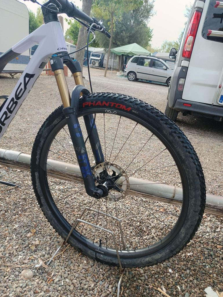 Used Orbea OIZ M-PRO 2024 2024 Mountainbike, White, 29 — image 4 of 5