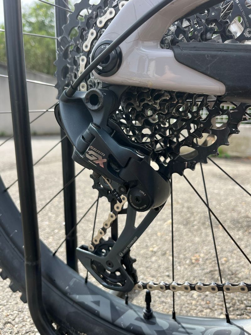 Used Santa Cruz Nomad SRAM GX Eagle 2023 Mountainbike, Light Gray — image 5 of 21