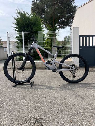 Used Santa Cruz Nomad SRAM GX Eagle 2023 Mountainbike, Light Gray — image 2 of 21