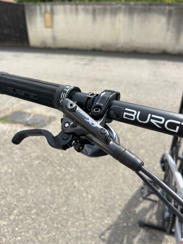 Used Santa Cruz Nomad SRAM GX Eagle 2023 Mountainbike, Light Gray — image 9 of 21