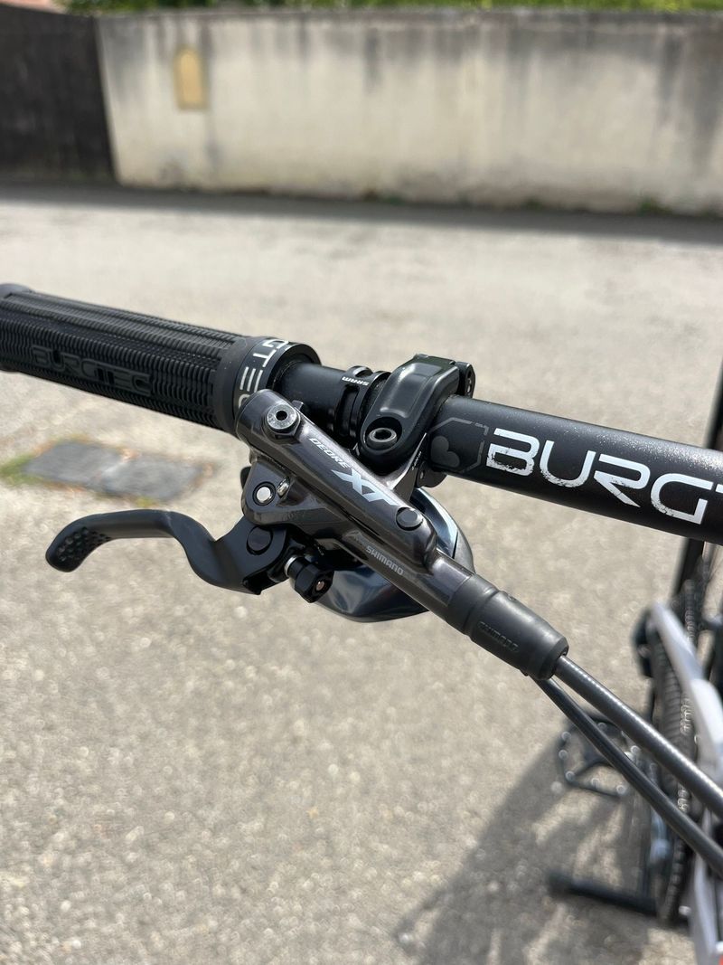 Used Santa Cruz Nomad SRAM GX Eagle 2023 Mountainbike, Light Gray — image 9 of 21