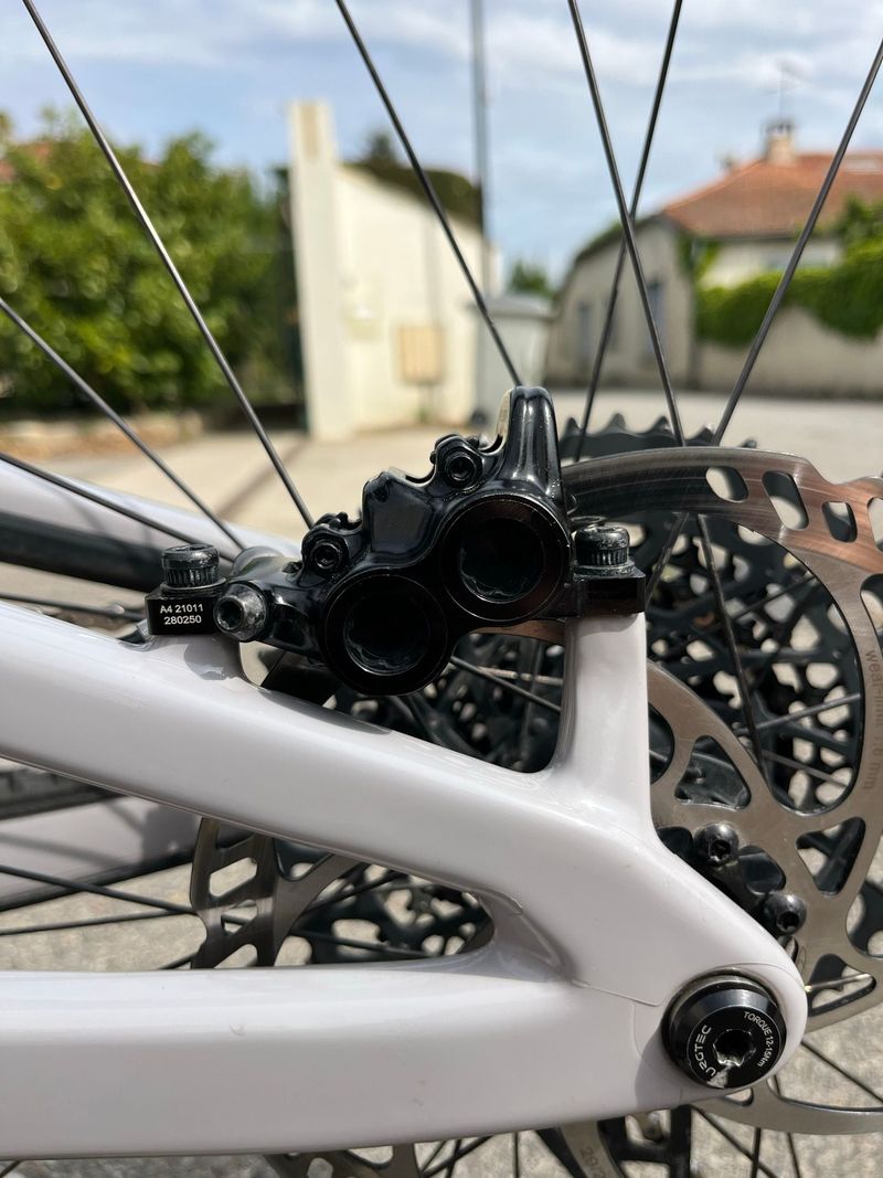 Used Santa Cruz Nomad SRAM GX Eagle 2023 Mountainbike, Light Gray — image 15 of 21
