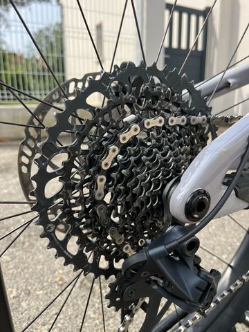 Used Santa Cruz Nomad SRAM GX Eagle 2023 Mountainbike, Light Gray — image 6 of 21