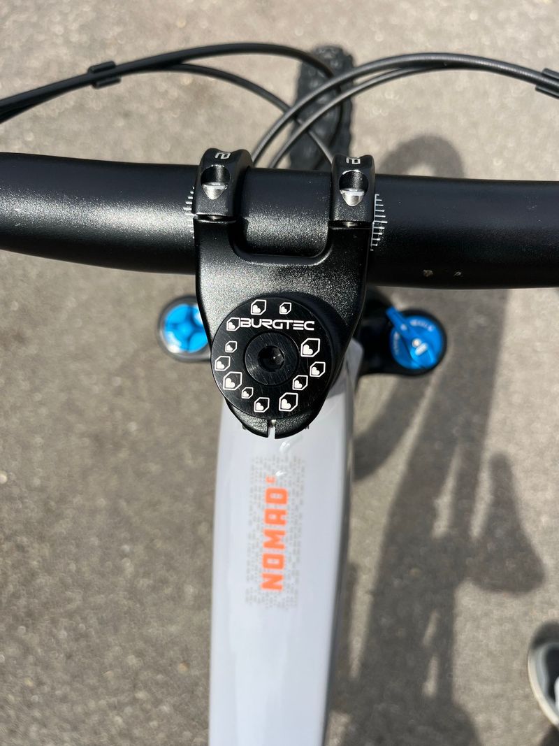 Used Santa Cruz Nomad SRAM GX Eagle 2023 Mountainbike, Light Gray — image 11 of 21