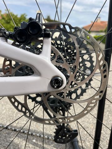 Used Santa Cruz Nomad SRAM GX Eagle 2023 Mountainbike, Light Gray — image 17 of 21