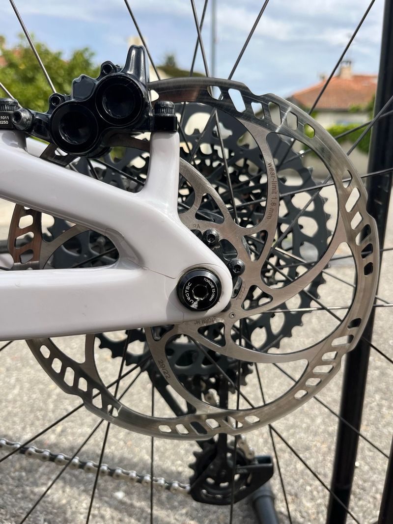 Used Santa Cruz Nomad SRAM GX Eagle 2023 Mountainbike, Light Gray — image 17 of 21