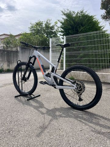 Used Santa Cruz Nomad SRAM GX Eagle 2023 Mountainbike, Light Gray — image 18 of 21
