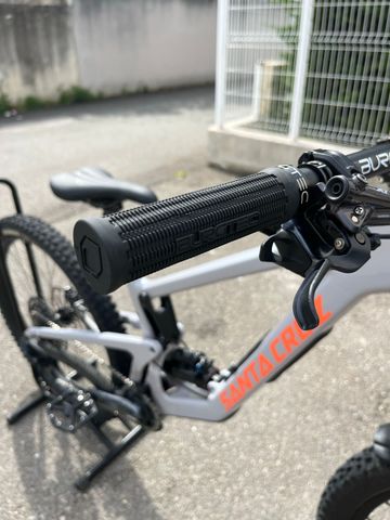 Used Santa Cruz Nomad SRAM GX Eagle 2023 Mountainbike, Light Gray — image 13 of 21