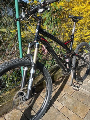 Specialized Stumpjumper FSR Comp 2009 2009 Mountainbike usato, Nero — immagine 2 di 8
