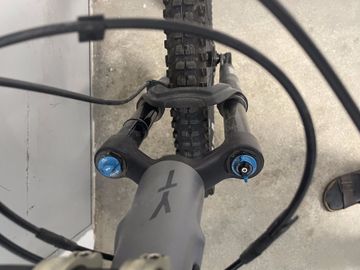 Używany YT Industries JEFFSY 29 CF Comp 2019 2019 Mountainbike — zdjęcie 4 z 11