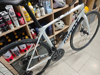 Used Giant TCR Advanced Disc 2 2021 2021 Road & Gravel, Blanco — image 2 of 5
