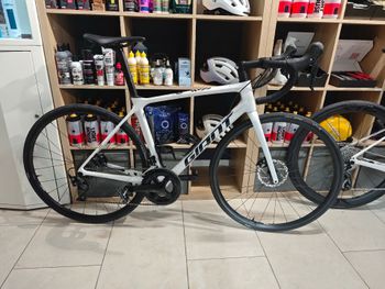 Used Giant TCR Advanced Disc 2 2021 2021 Road & Gravel, Blanco — image 3 of 5