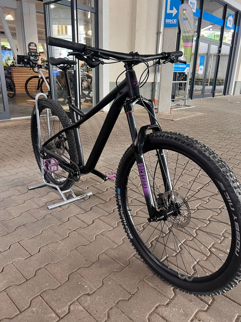 Used Orbea LAUFEY H30 2023 2023 Mountainbike, Black, 29 — image 7 of 9