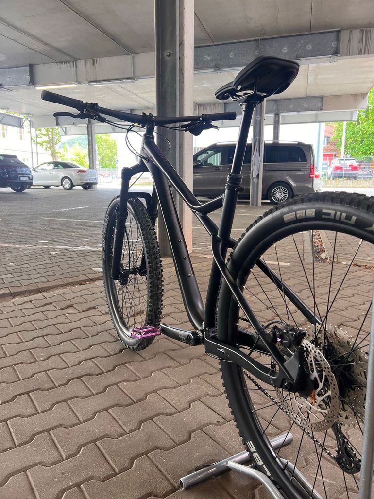 Used Orbea LAUFEY H30 2023 2023 Mountainbike, Black, 29 — image 3 of 9