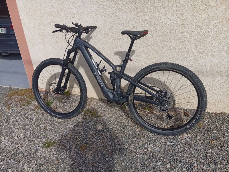 Trek Fuel EXe 5 2025 2025 Mountainbike usato, Grigio chiaro — immagine 2 di 6