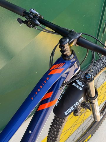 Mondraker F-PODIUM CARBON 2023 2023 Mountainbike usato, Blu — immagine 5 di 15