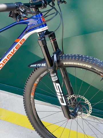 Mondraker F-PODIUM CARBON 2023 2023 Mountainbike usato, Blu — immagine 3 di 15