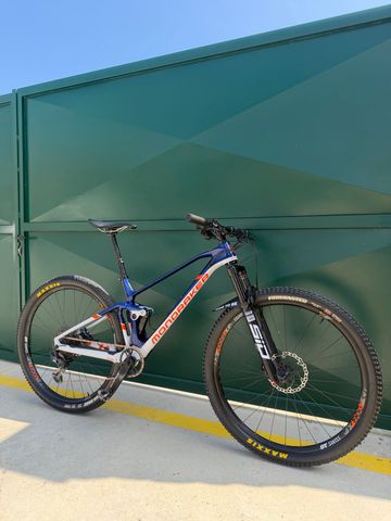 Mondraker F-PODIUM CARBON 2023 2023 Mountainbike usato, Blu — immagine 7 di 15