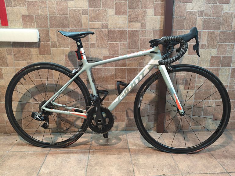 Used Giant TCR Advanced SL 0 - RED 2018 2018 Road & Gravel, White — image 1 of 8