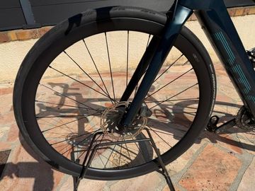 Used BMC Roadmachine AMP ONE 2022 2022 Road & Gravel, Light Gray — image 3 of 12