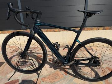 Used BMC Roadmachine AMP ONE 2022 2022 Road & Gravel, Light Gray — image 2 of 12