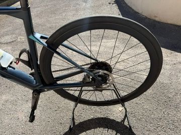 Used BMC Roadmachine AMP ONE 2022 2022 Road & Gravel, Light Gray — image 10 of 12