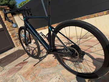 Used BMC Roadmachine AMP ONE 2022 2022 Road & Gravel, Light Gray — image 9 of 12