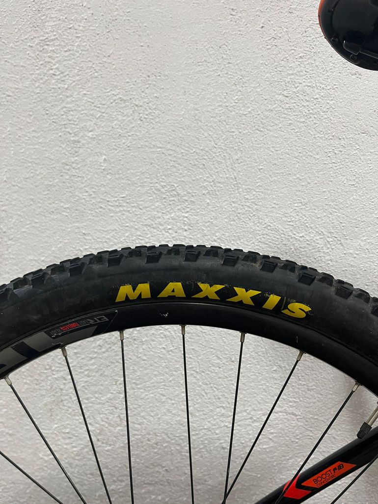 Used Orbea Occam Shimano Deore XT 2017 Mountainbike, Black — image 3 of 10