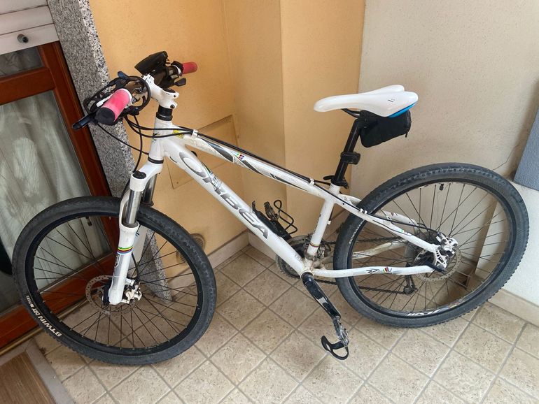 Used Orbea Alma Shimano Deore 2014 Mountainbike, White — image 2 of 11