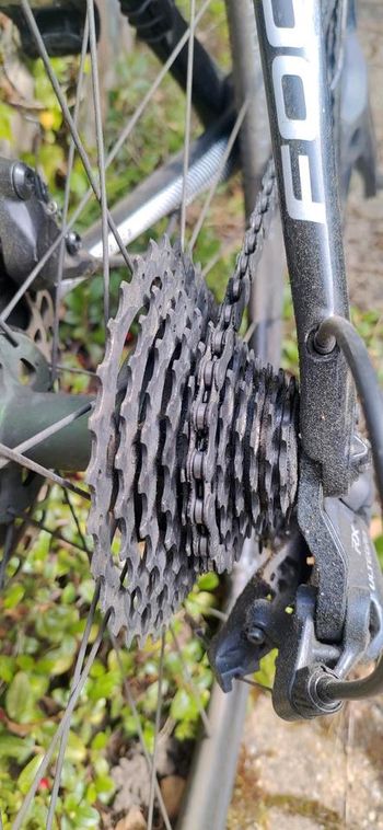 Used Focus Focus Izalco Race Ultegra Disc 2018 2018 Road & Gravel, Black — image 5 of 10